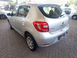 RENAULT - SANDERO 1.6 EXPRESSION 8V FLEX 4P MANUAL - 2015/2016 - PRATA - R$ 42.900,00