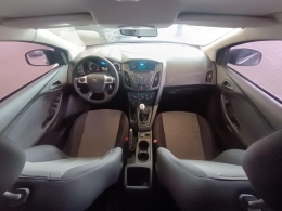 FORD - FOCUS - 2013/2014 - Preta - R$ 55.900,00