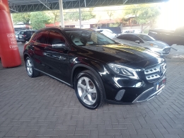 MERCEDES-BENZ - GLA 200 - 2019/2020 - Preta - R$ 135.900,00