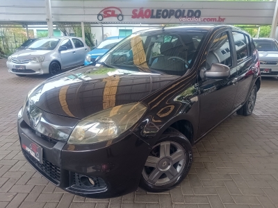 RENAULT - SANDERO - 2013/2014 - Preta - R$ 25.900,00