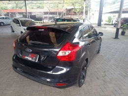 FORD - FOCUS - 2013/2014 - Preta - R$ 55.900,00