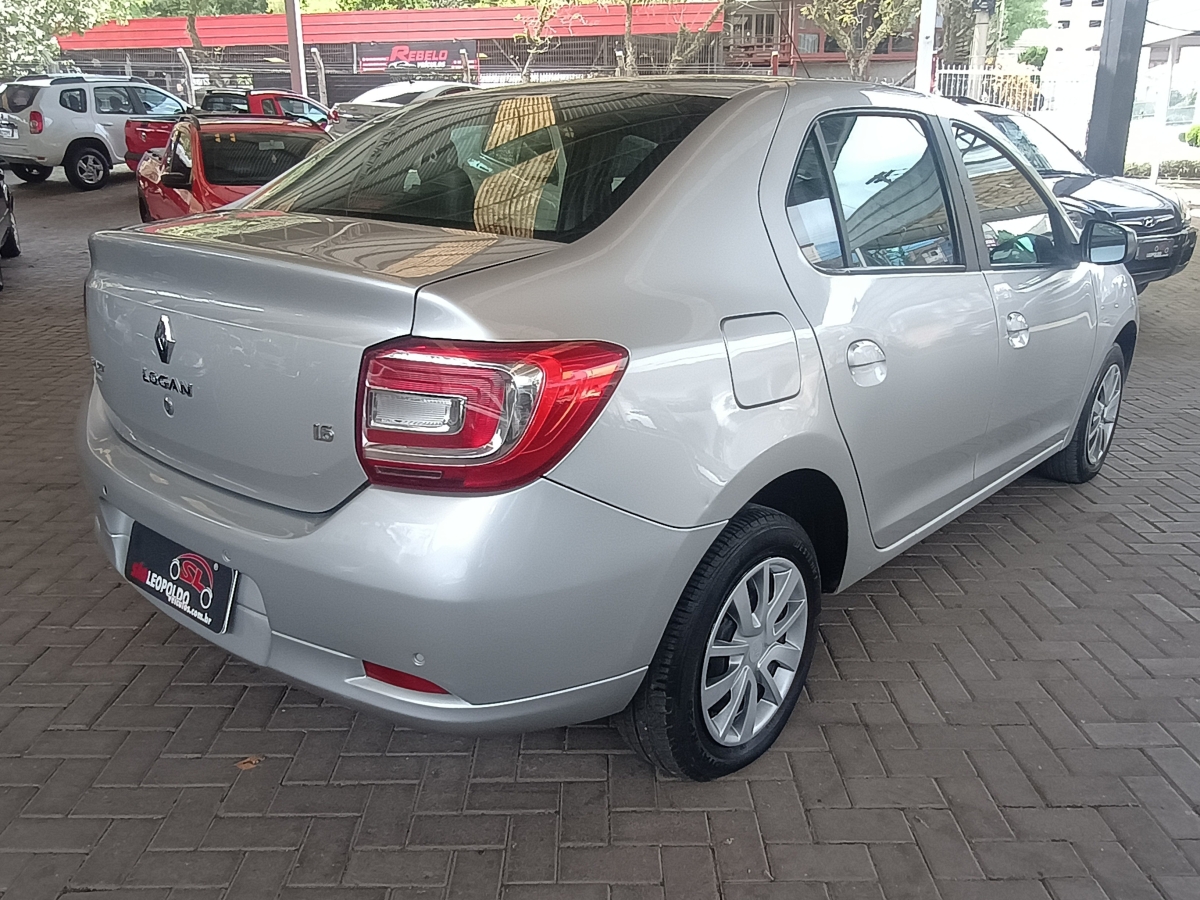 RENAULT - LOGAN - 2015/2015 - Prata - R$ 41.900,00