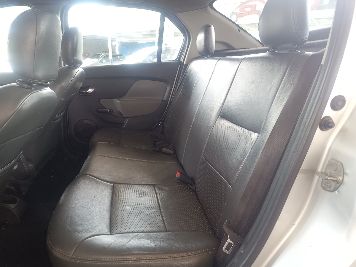 RENAULT - LOGAN - 2015/2015 - Prata - R$ 41.900,00