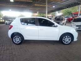 RENAULT - SANDERO - 2015/2016 - Branca - R$ 42.900,00