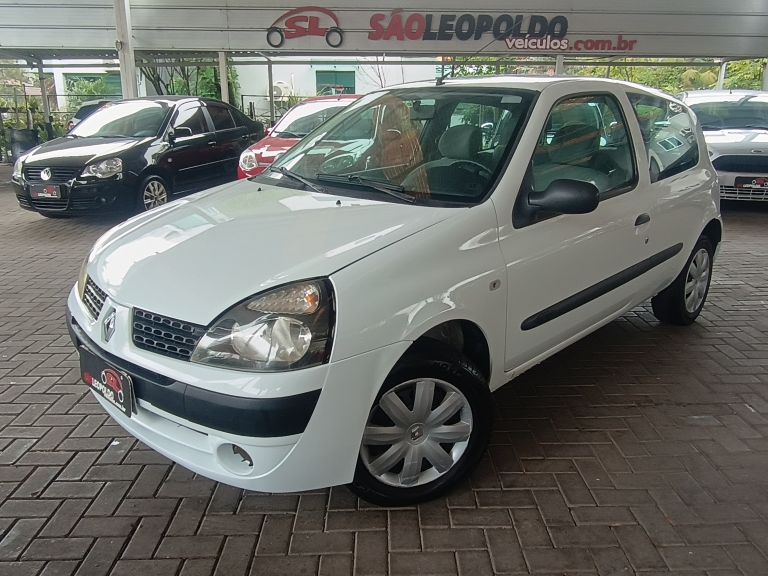 RENAULT - CLIO - 2003/2004 - Branca - R$ 11.900,00