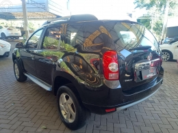 RENAULT - DUSTER 1.6 DYNAMIQUE 4X2 16V FLEX 4P MANUAL - 2014/2015 - PRETA - R$ 55.900,00