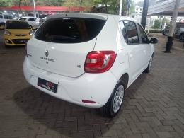 RENAULT - SANDERO - 2015/2016 - Branca - R$ 42.900,00