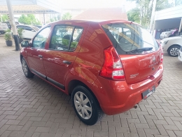 RENAULT - SANDERO - 2011/2012 - Vermelha - R$ 32.900,00