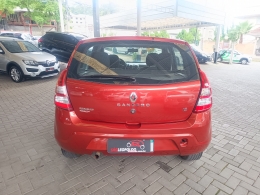 RENAULT - SANDERO - 2011/2012 - Vermelha - R$ 32.900,00