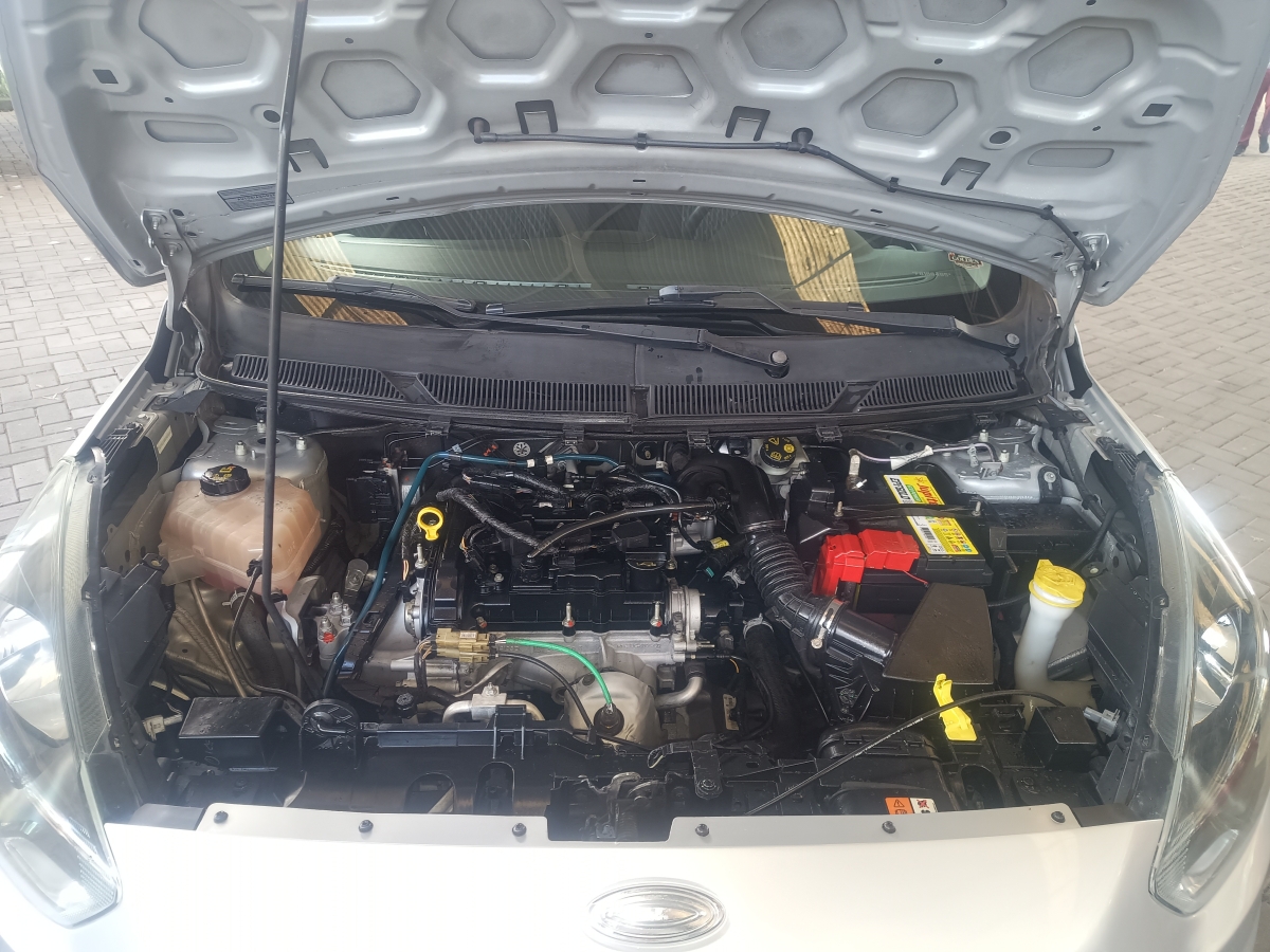 FORD - KA - 2015/2015 - Prata - R$ 39.900,00