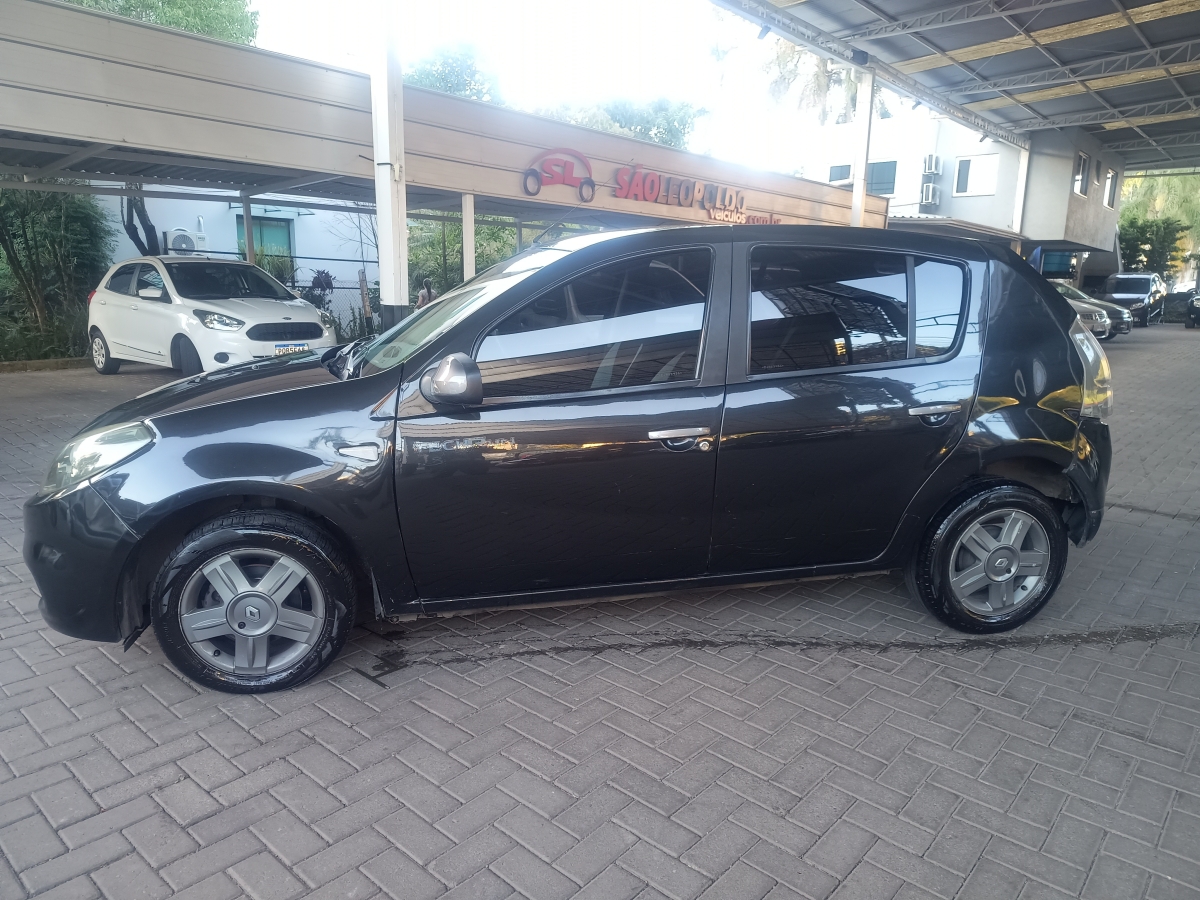 RENAULT - SANDERO - 2013/2014 - Preta - R$ 25.900,00