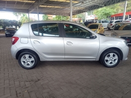 RENAULT - SANDERO - 2015/2016 - Prata - R$ 46.900,00