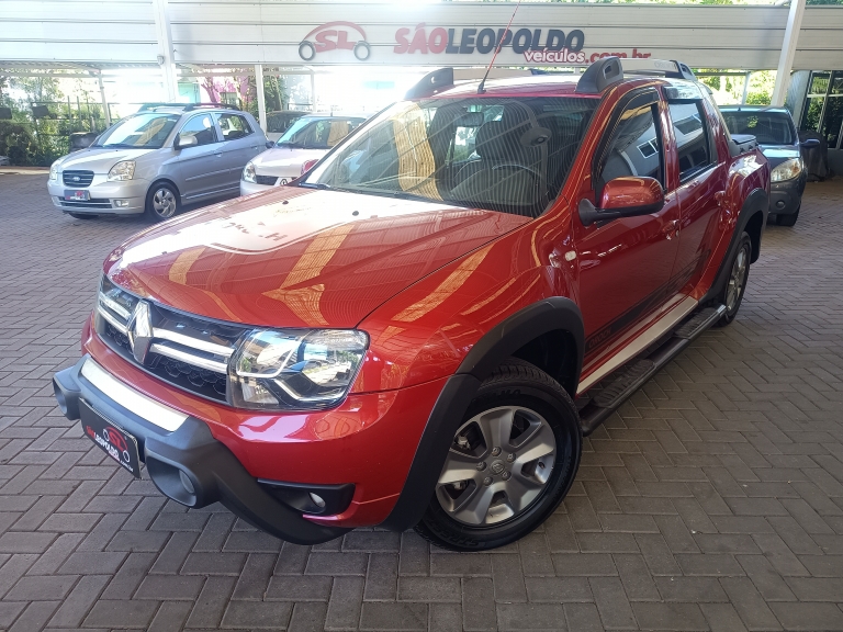 RENAULT - OROCH - 2015/2016 - Vermelha - R$ 69.900,00