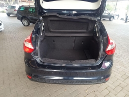 FORD - FOCUS 1.6 S 16V FLEX 4P MANUAL - 2013/2014 - PRETA - R$ 55.900,00