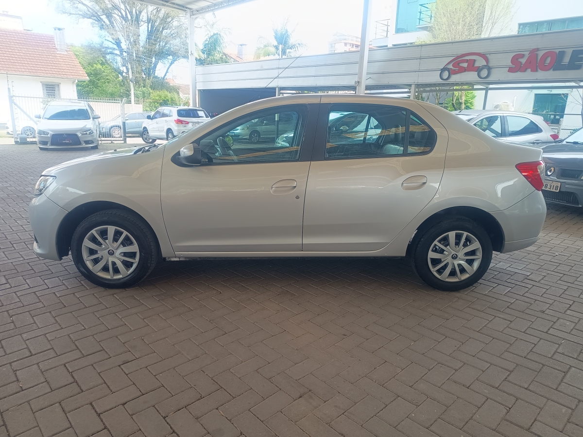 RENAULT - LOGAN - 2015/2015 - Prata - R$ 41.900,00