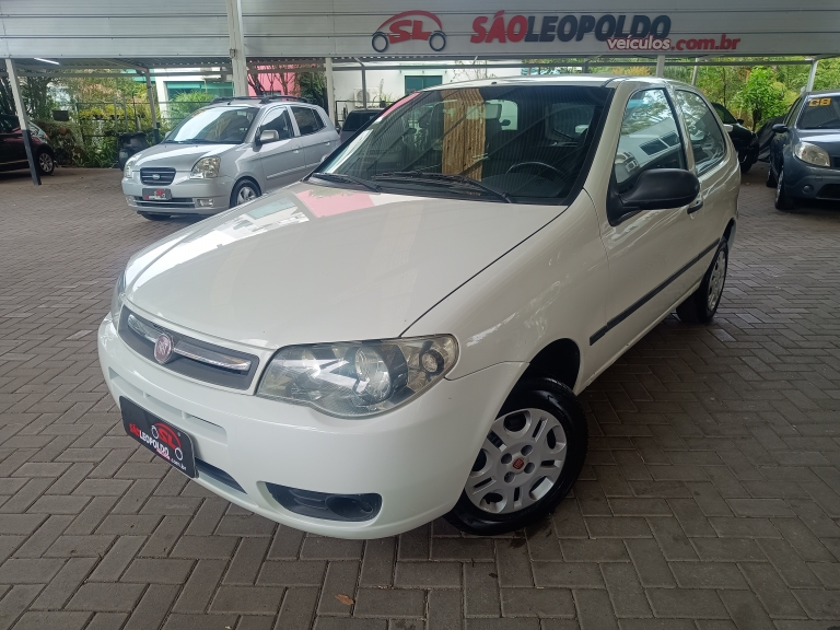 FIAT - PALIO - 2013/2013 - Branca - R$ 17.900,00