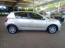 RENAULT - SANDERO 1.6 EXPRESSION 8V FLEX 4P MANUAL - 2015/2016 - PRATA - R$ 42.900,00