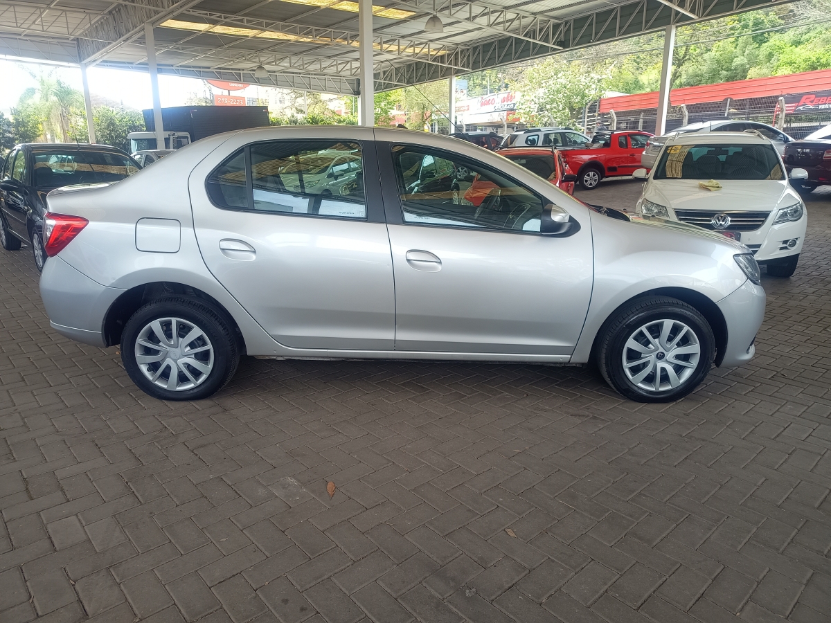 RENAULT - LOGAN - 2015/2015 - Prata - R$ 41.900,00