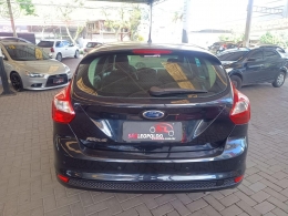 FORD - FOCUS 1.6 S 16V FLEX 4P MANUAL - 2014/2015 - PRETA - R$ 57.900,00