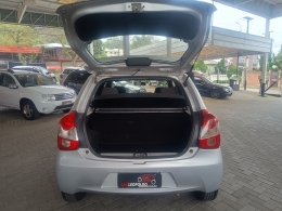 TOYOTA - ETIOS - 2012/2013 - Prata - R$ 41.900,00