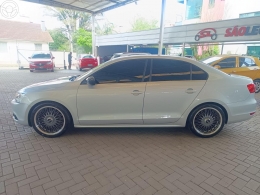 VOLKSWAGEN - JETTA 2.0 TSI HIGHLINE 211CV 4P TIPTRONIC - 2012/2013 - PRATA - R$ 72.900,00