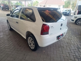 VOLKSWAGEN - GOL 1.0 MI 8V FLEX 2P MANUAL G.IV - 2012/2013 - BRANCA - R$ 23.900,00