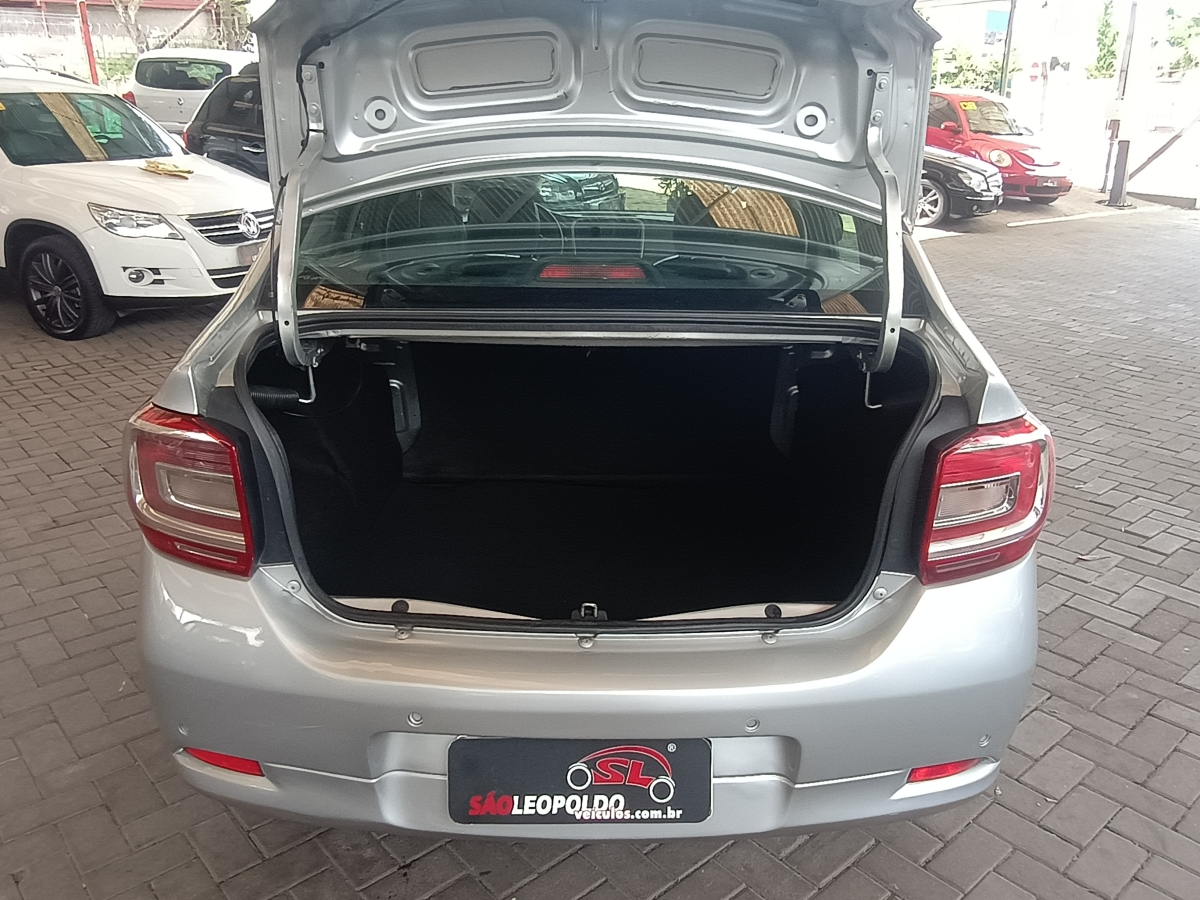 RENAULT - LOGAN - 2015/2015 - Prata - R$ 41.900,00