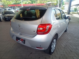 RENAULT - SANDERO 1.6 EXPRESSION 8V FLEX 4P MANUAL - 2015/2016 - PRATA - R$ 42.900,00