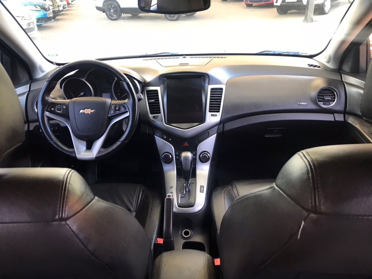 CHEVROLET - CRUZE - 2012/2013 - Branca - R$ 57.900,00