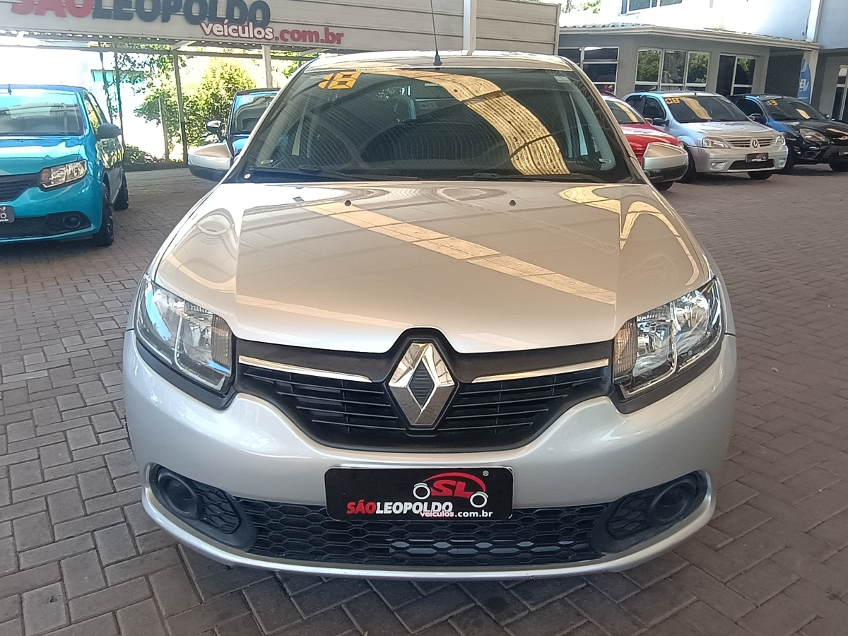RENAULT - SANDERO - 2017/2018 - Prata - R$ 40.900,00