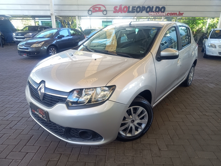 RENAULT - SANDERO - 2017/2018 - Prata - R$ 40.900,00