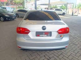 VOLKSWAGEN - JETTA 2.0 TSI HIGHLINE 211CV 4P TIPTRONIC - 2012/2013 - PRATA - R$ 72.900,00