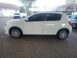 RENAULT - SANDERO - 2015/2016 - Branca - R$ 42.900,00