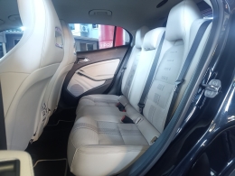 MERCEDES-BENZ - GLA 200 - 2019/2020 - Preta - R$ 135.900,00