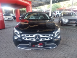 MERCEDES-BENZ - GLA 200 - 2019/2020 - Preta - R$ 135.900,00