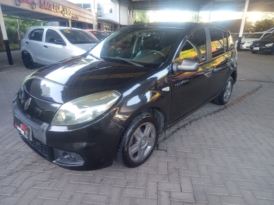 RENAULT - SANDERO - 2013/2014 - Preta - R$ 24.500,00