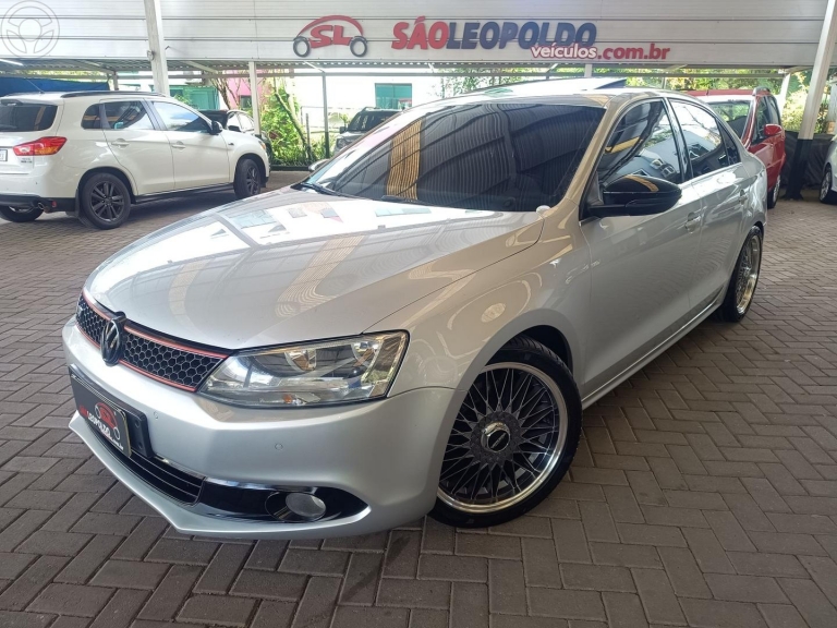 VOLKSWAGEN - JETTA 2.0 TSI HIGHLINE 211CV 4P TIPTRONIC - 2012/2013 - PRATA - R$ 72.900,00