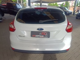 FORD - FOCUS - 2013/2014 - Branca - R$ 55.900,00