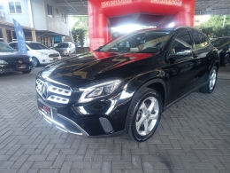 MERCEDES-BENZ - GLA 200 - 2019/2020 - Preta - R$ 135.900,00