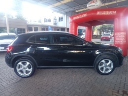 MERCEDES-BENZ - GLA 200 - 2019/2020 - Preta - R$ 135.900,00