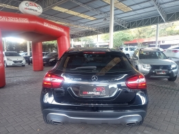 MERCEDES-BENZ - GLA 200 - 2019/2020 - Preta - R$ 135.900,00