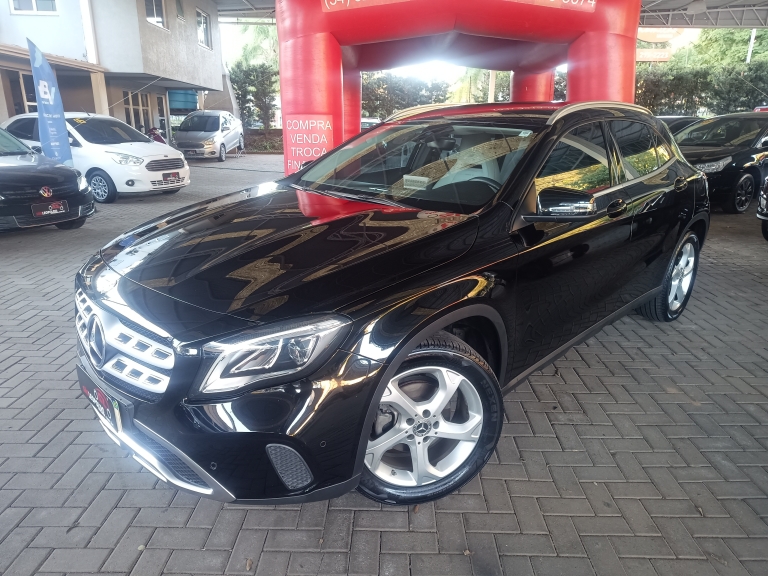 MERCEDES-BENZ - GLA 200 - 2019/2020 - Preta - R$ 145.900,00