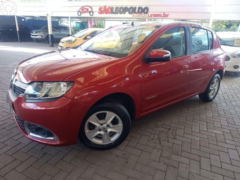 RENAULT - SANDERO 1.6 DYNAMIQUE 8V FLEX 4P MANUAL - 2015/2016 - VERMELHA - R$ 44.900,00