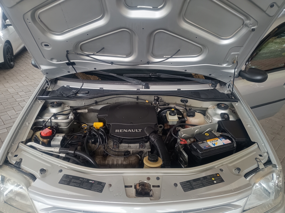 RENAULT - LOGAN - 2008/2008 - Prata - R$ 25.900,00