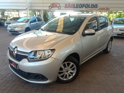 RENAULT - SANDERO - 2017/2018 - Prata - R$ 40.900,00