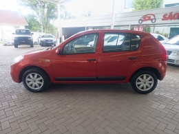 RENAULT - SANDERO - 2011/2012 - Vermelha - R$ 32.900,00