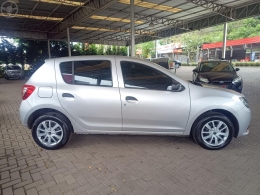 RENAULT - SANDERO 1.0 AUTHENTIQUE 12V FLEX 4P MANUAL - 2014/2015 - PRATA - R$ 37.900,00