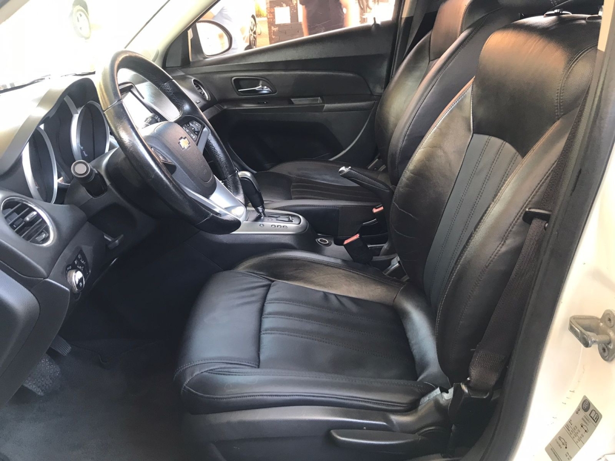 CHEVROLET - CRUZE - 2012/2013 - Branca - R$ 57.900,00