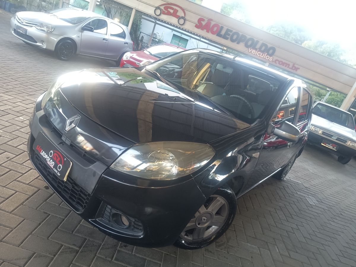 RENAULT - SANDERO - 2013/2014 - Preta - R$ 25.900,00