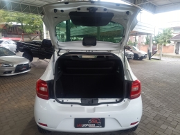 RENAULT - SANDERO - 2015/2016 - Branca - R$ 42.900,00